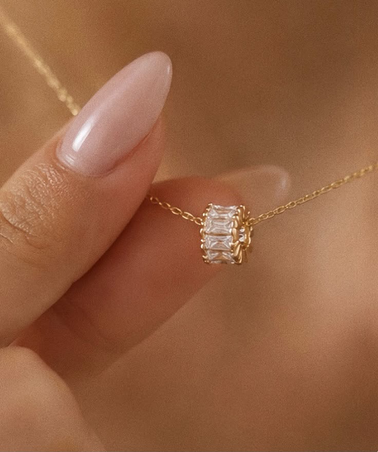 Crystal bar pendant by Moonelle Official — view 1